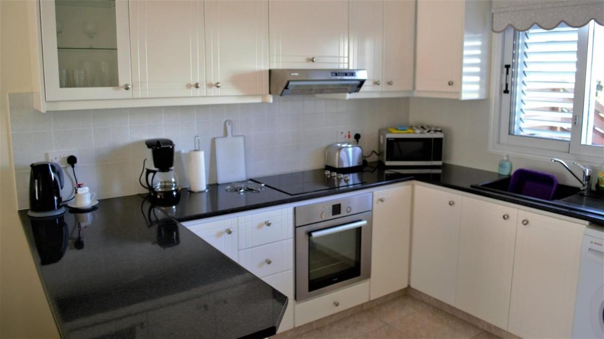 Sun Island Apartments Pafos Dış mekan fotoğraf